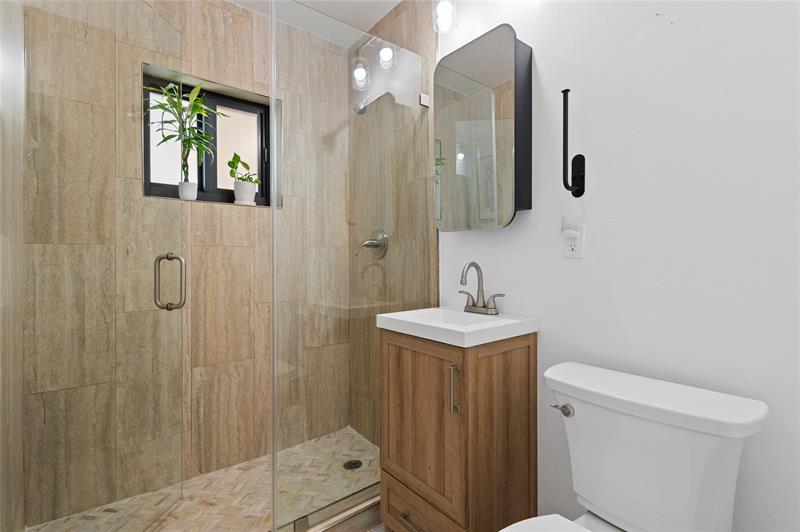 Image 24 of 28 For 336 20th St  