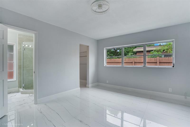 Image 18 of 25 For 4971 7th Ct  