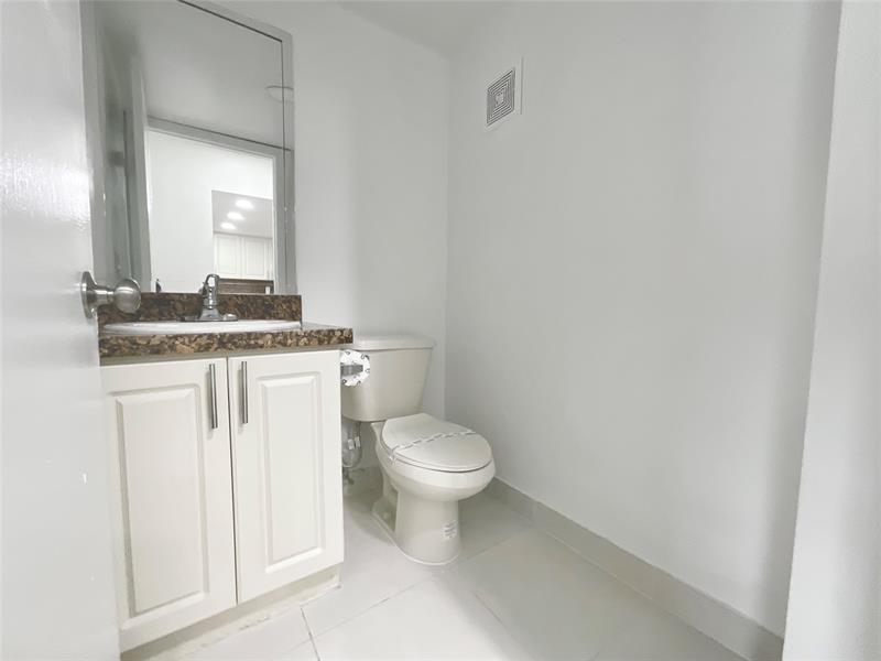 Image 4 of 16 For 9357 77 Ave  65-1002