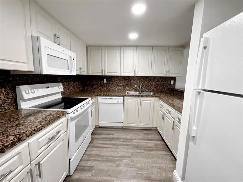Details for 9357 77 Ave  85-3033, Miami, FL 33156