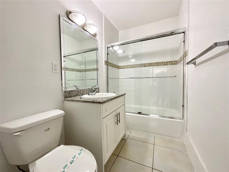 Image 6 of 17 For 9357 77 Ave  85-3033