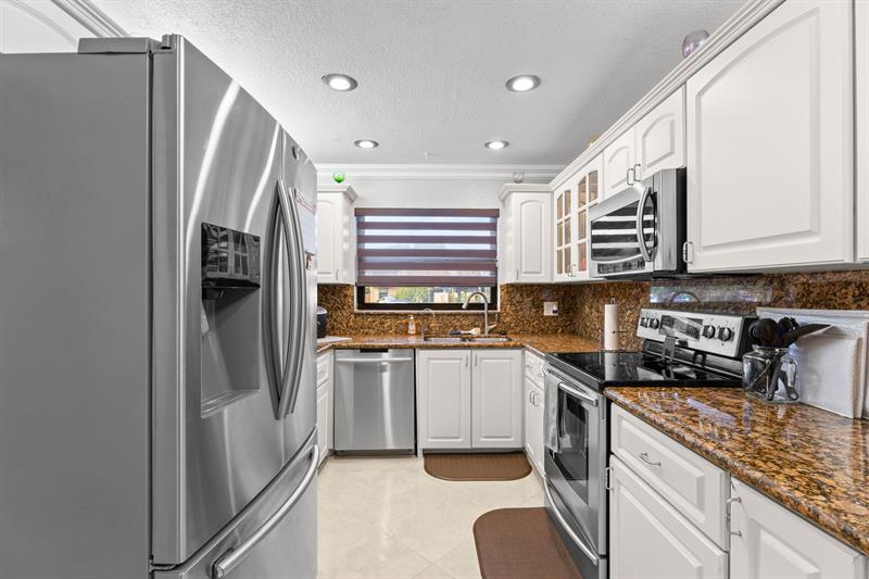 Image 5 of 33 For 9119 Limetree Ln  169