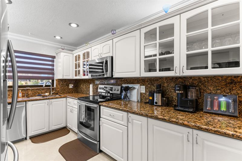 Image 7 of 33 For 9119 Limetree Ln  169
