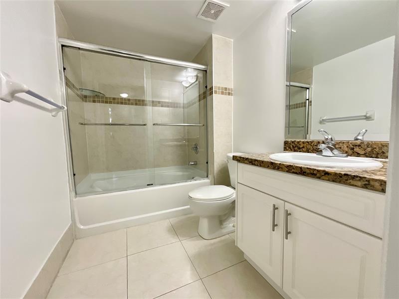 Image 9 of 17 For 9357 77 Ave  85-1003