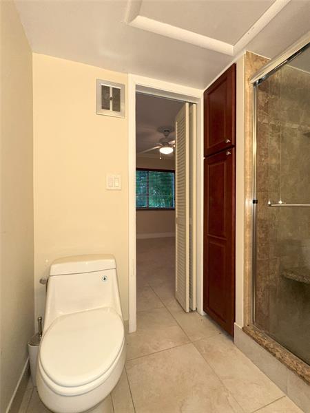 Image 13 of 25 For 659 Oakland Park Blvd  120c