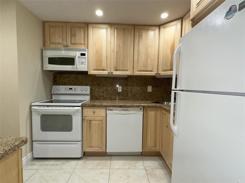 Image 5 of 25 For 659 Oakland Park Blvd  120c