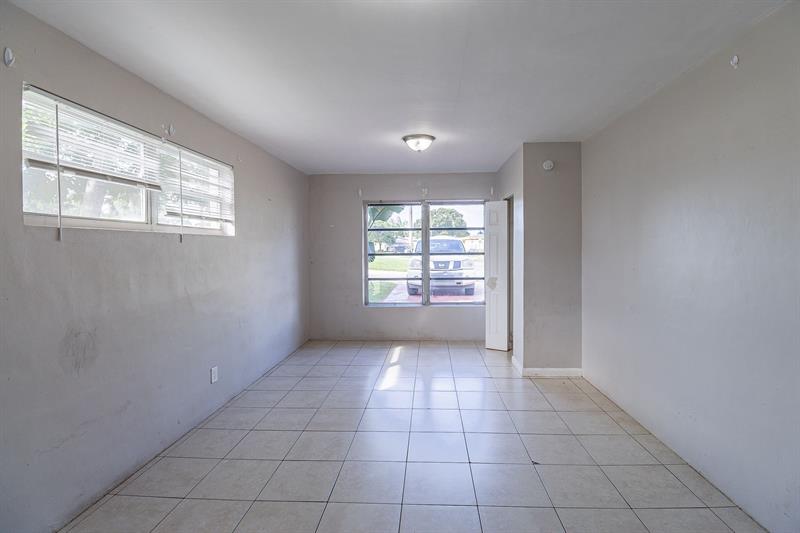 Image 9 of 26 For 404 5th Ave  