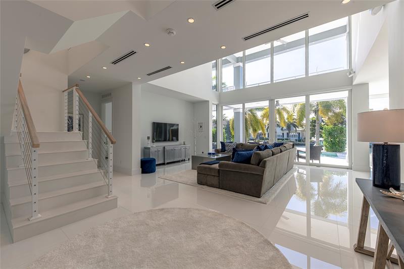 Image 33 of 81 For 701 Flamingo Dr