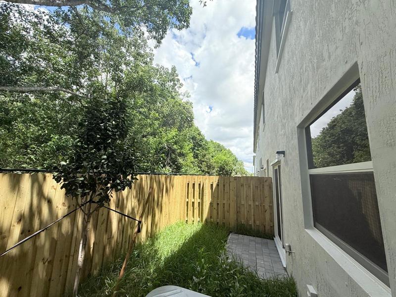 Image 22 of 24 For 154 10th Ct  