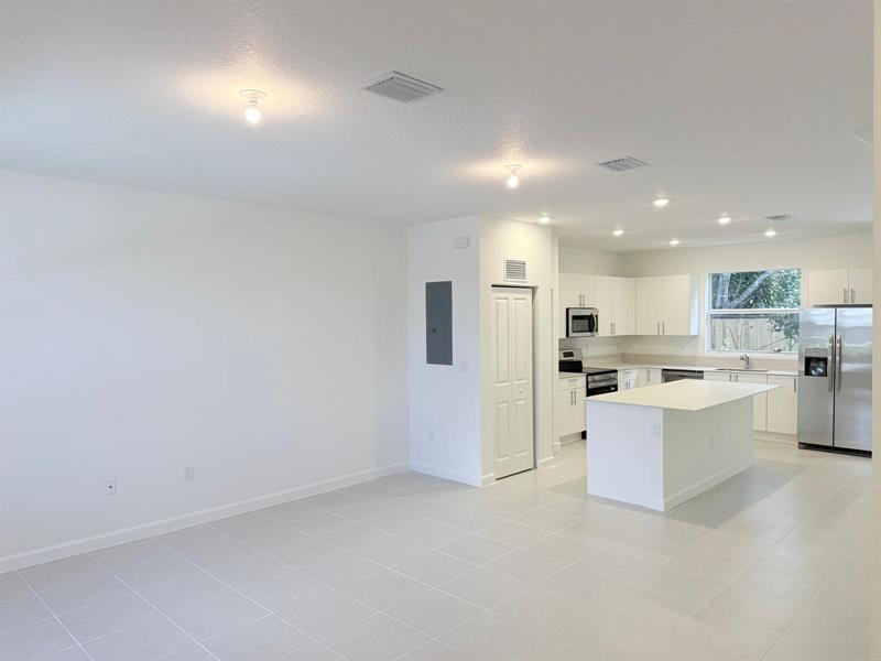 Image 3 of 24 For 154 10th Ct  