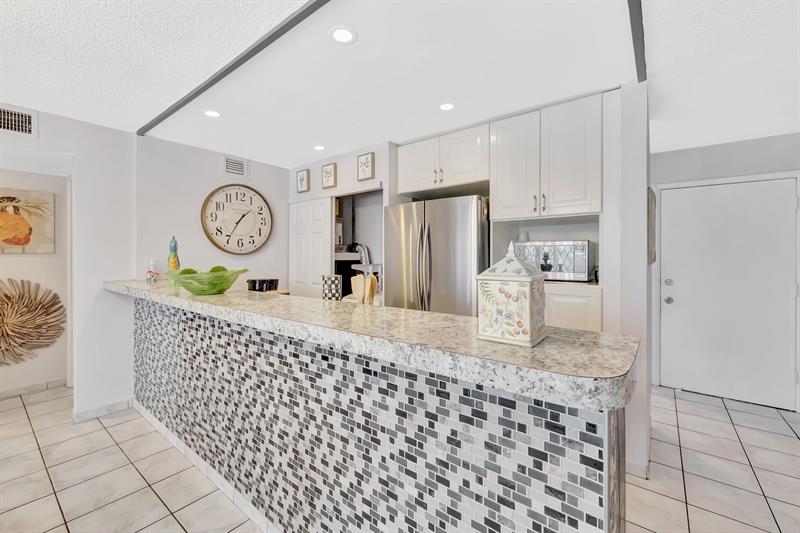 Image 11 of 31 For 5336 6th Ave  H7