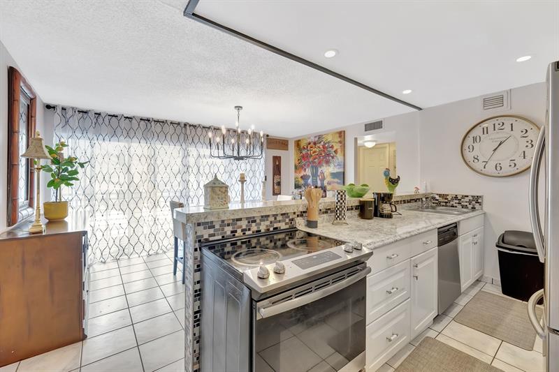 Image 12 of 31 For 5336 6th Ave  H7