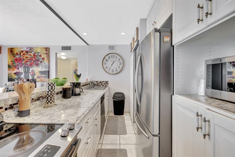 Image 13 of 31 For 5336 6th Ave  H7