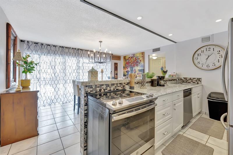 Image 14 of 31 For 5336 6th Ave  H7