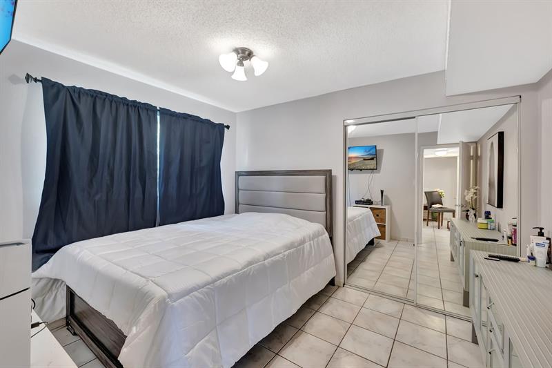 Image 15 of 31 For 5336 6th Ave  H7