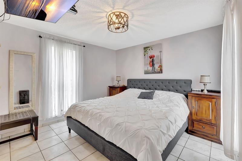 Image 16 of 31 For 5336 6th Ave  H7