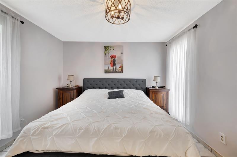 Image 17 of 31 For 5336 6th Ave  H7