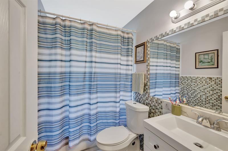 Image 20 of 31 For 5336 6th Ave  H7