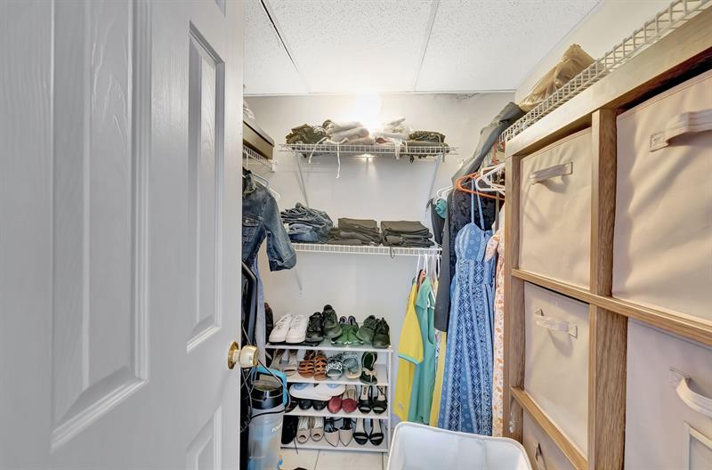 Image 21 of 31 For 5336 6th Ave  H7