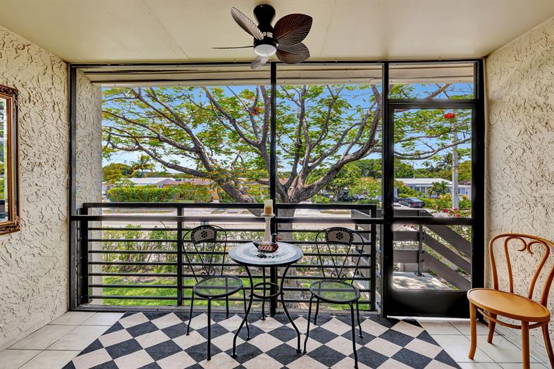 Image 22 of 31 For 5336 6th Ave  H7