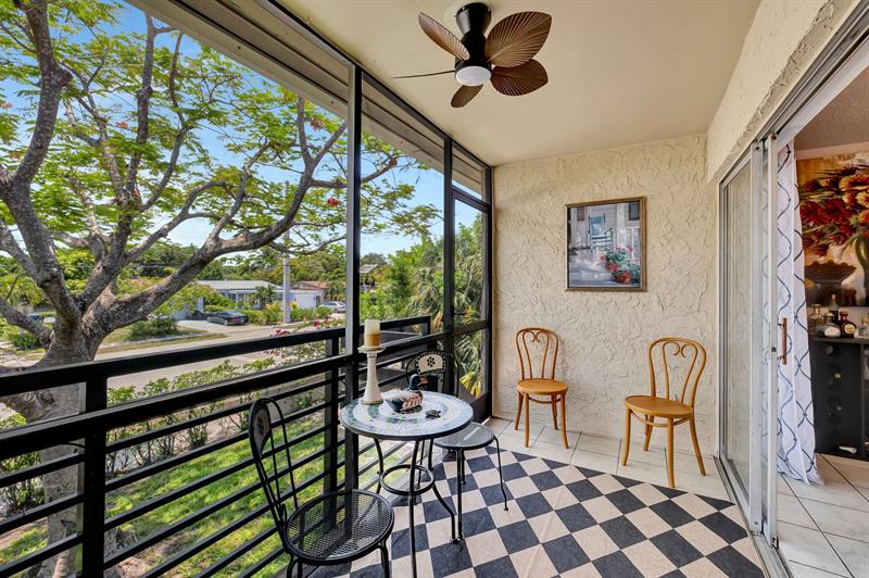 Image 23 of 31 For 5336 6th Ave  H7