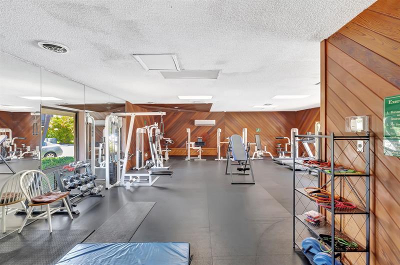 Image 27 of 31 For 5336 6th Ave  H7