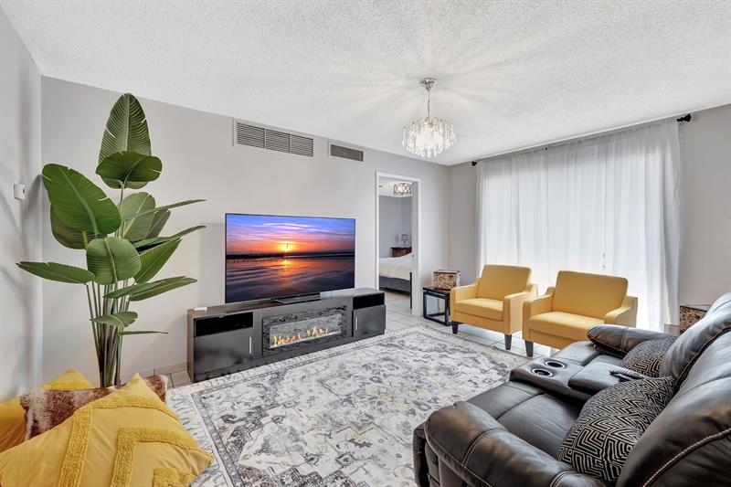 Image 3 of 31 For 5336 6th Ave  H7