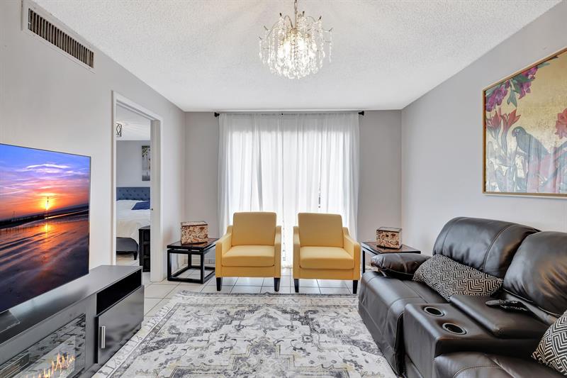 Image 4 of 31 For 5336 6th Ave  H7