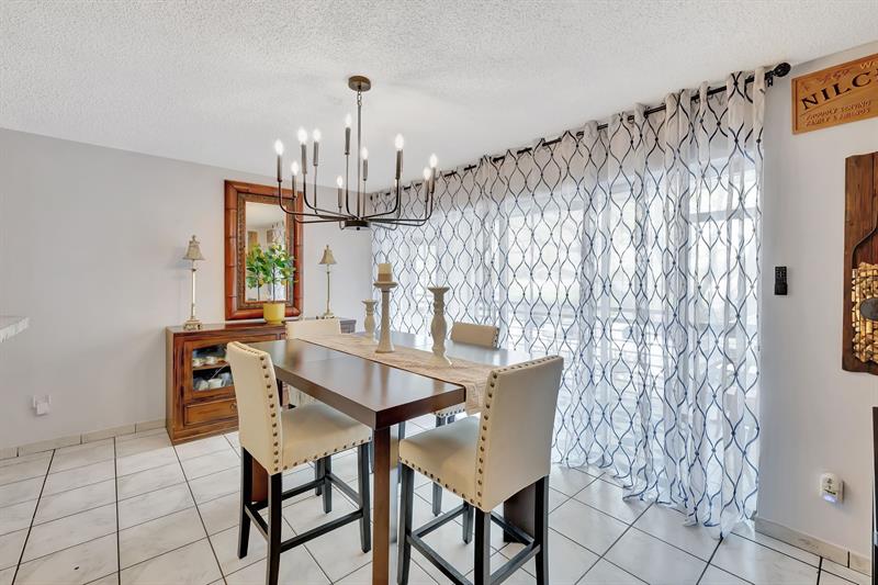 Image 7 of 31 For 5336 6th Ave  H7