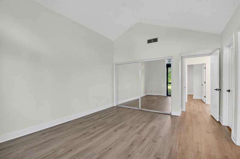 Image 17 of 43 For 3802 Bridgewood Dr  3802