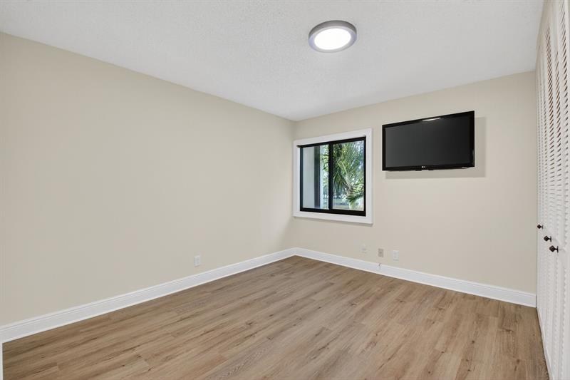 Image 22 of 43 For 3802 Bridgewood Dr  3802