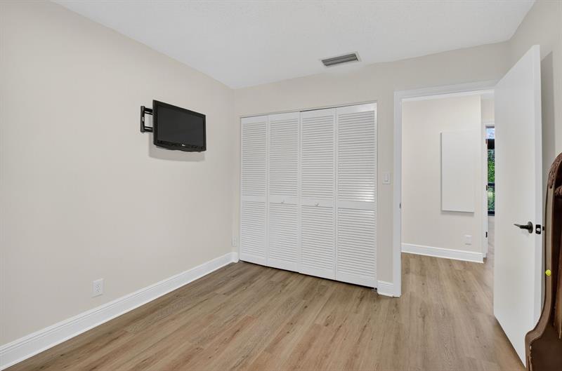 Image 24 of 43 For 3802 Bridgewood Dr  3802