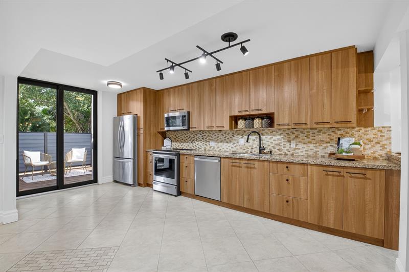 Image 4 of 43 For 3802 Bridgewood Dr  3802