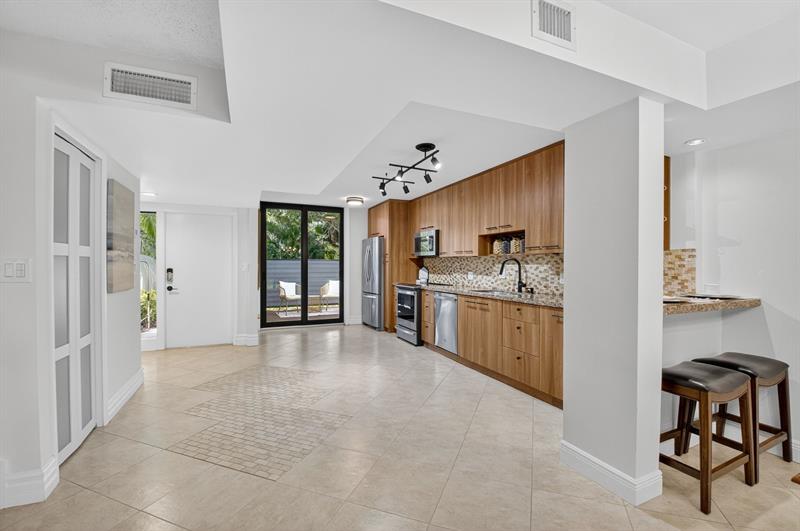Image 5 of 43 For 3802 Bridgewood Dr  3802