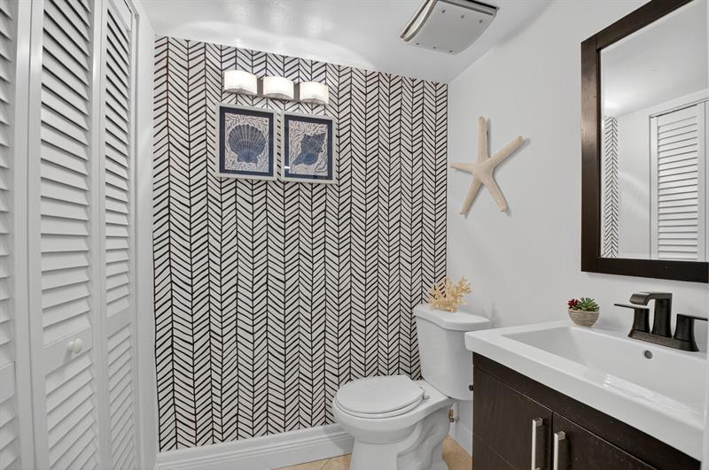 Image 7 of 43 For 3802 Bridgewood Dr  3802
