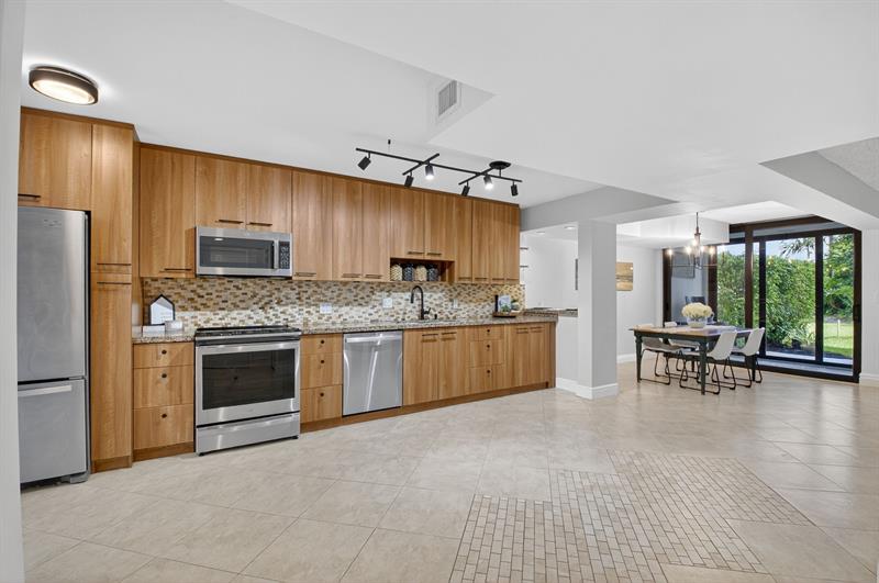Image 8 of 43 For 3802 Bridgewood Dr  3802