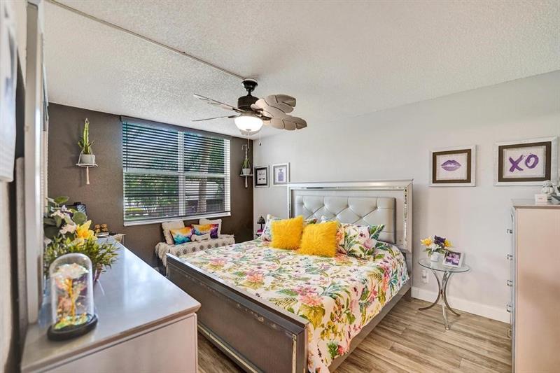 Image 27 of 59 For 9480 Poinciana Pl  201