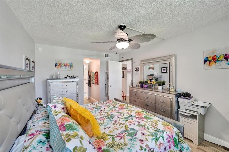 Image 31 of 59 For 9480 Poinciana Pl  201