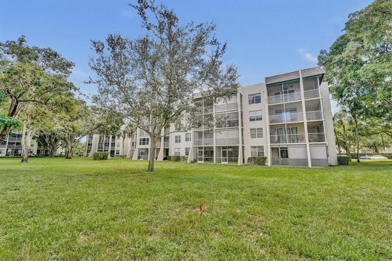 Image 38 of 59 For 9480 Poinciana Pl  201