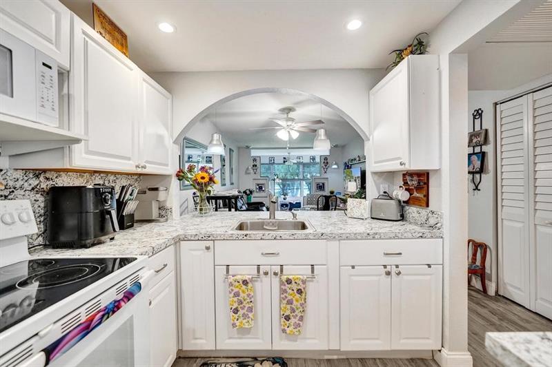 Image 9 of 59 For 9480 Poinciana Pl  201