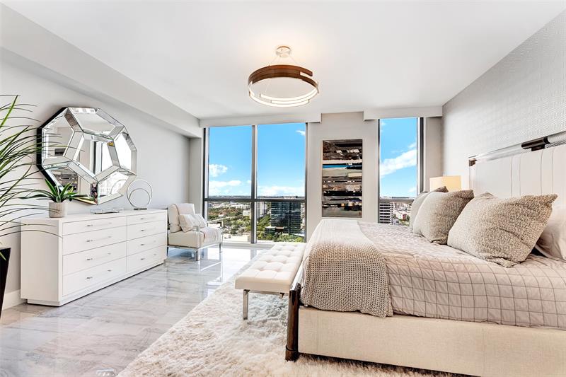 Image 19 of 84 For 100 Las Olas Blvd  2803