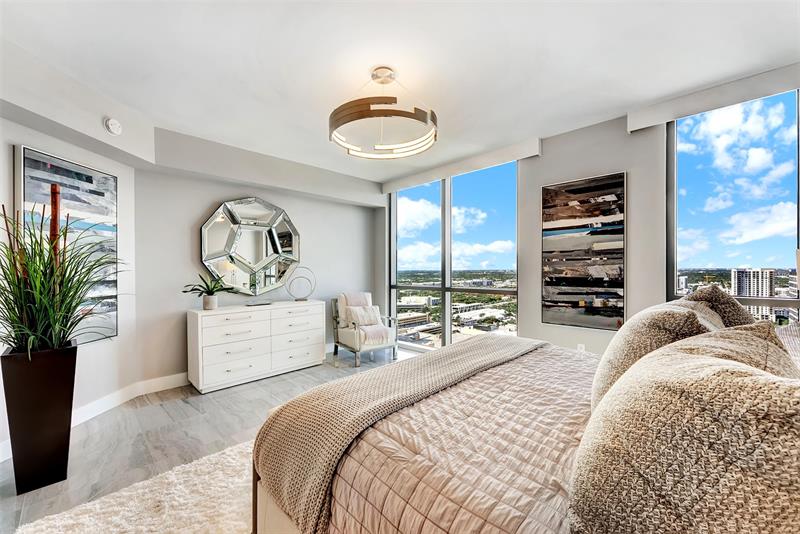 Image 20 of 84 For 100 Las Olas Blvd  2803