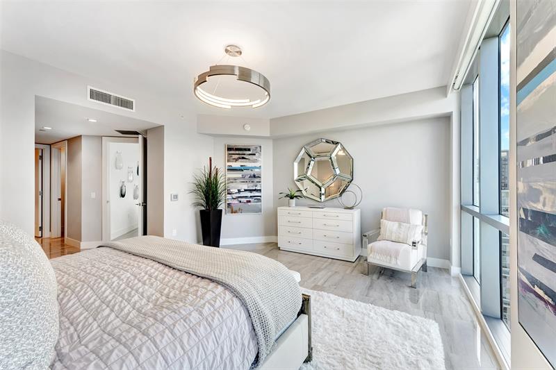 Image 21 of 84 For 100 Las Olas Blvd  2803