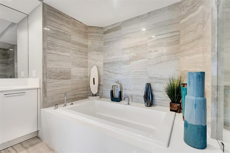 Image 25 of 84 For 100 Las Olas Blvd  2803