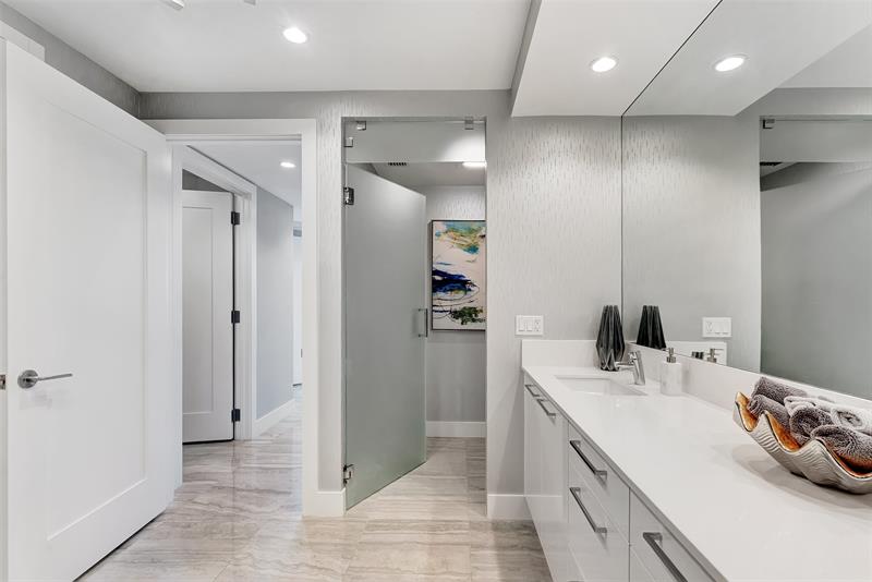 Image 26 of 84 For 100 Las Olas Blvd  2803