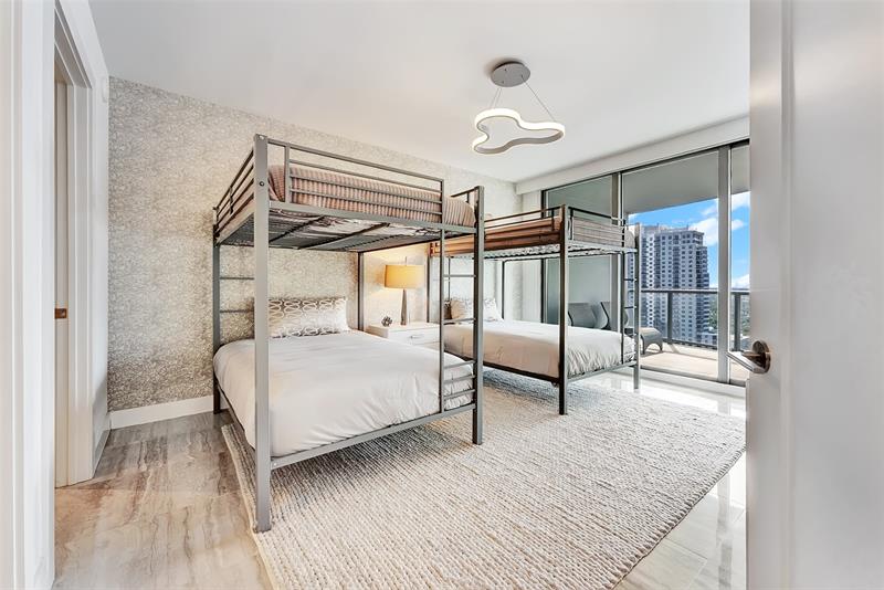 Image 29 of 84 For 100 Las Olas Blvd  2803