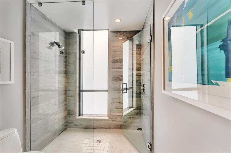 Image 39 of 84 For 100 Las Olas Blvd  2803