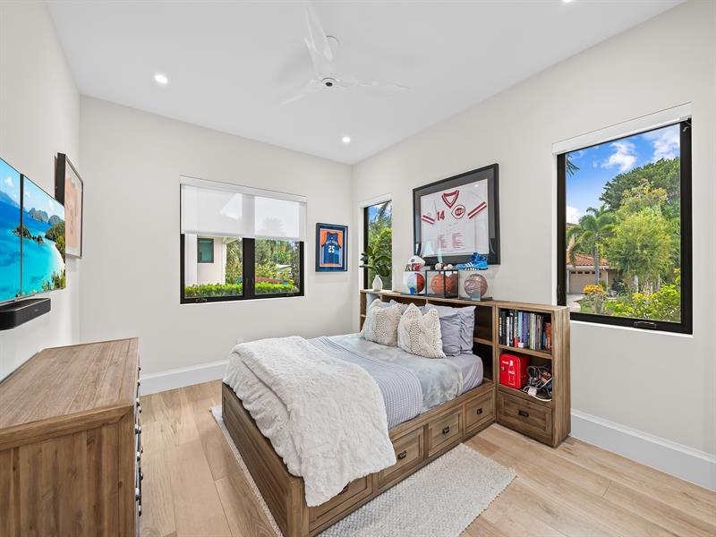 Image 37 of 56 For 2408 27th Ave