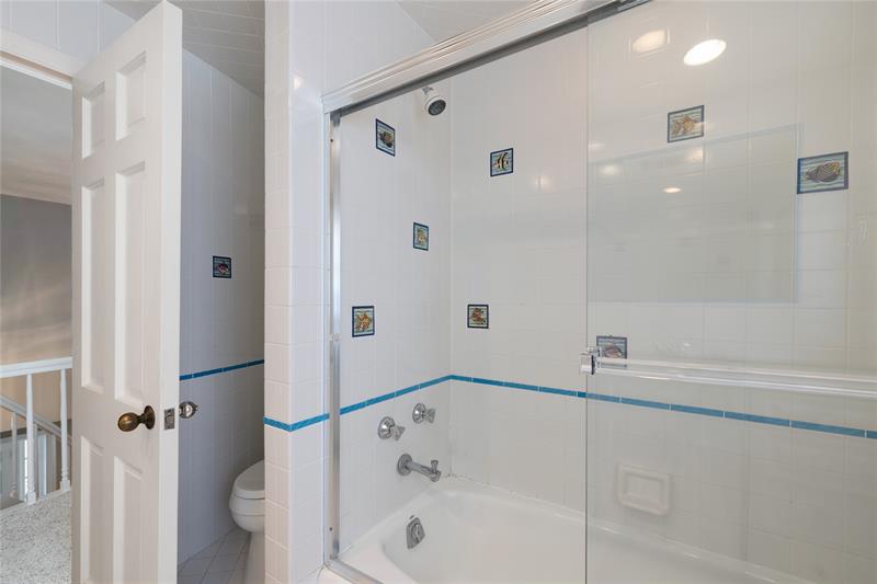 Image 13 of 55 For 960 48th  