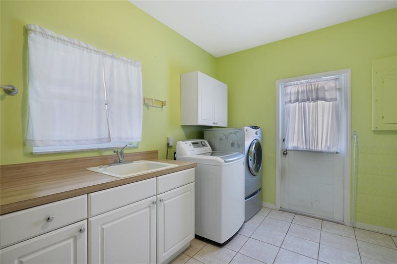 Image 39 of 55 For 960 48th  